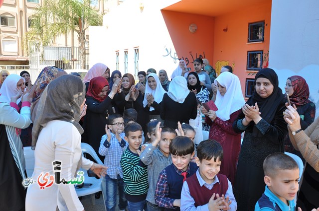 كفرقاسم – فيديو: بساتين الامل, السلام , والمحبة تحتفل بعيد الام على انغام عمو انس وجوقته ..
